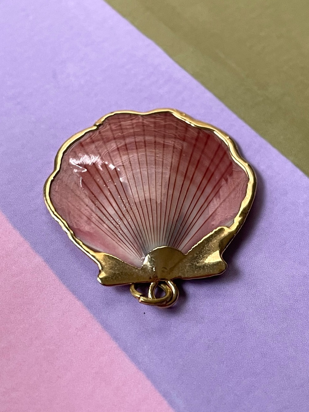 Vintage shell pendant w/ goldtone rim summer beach salt life - Picture 3 of 10